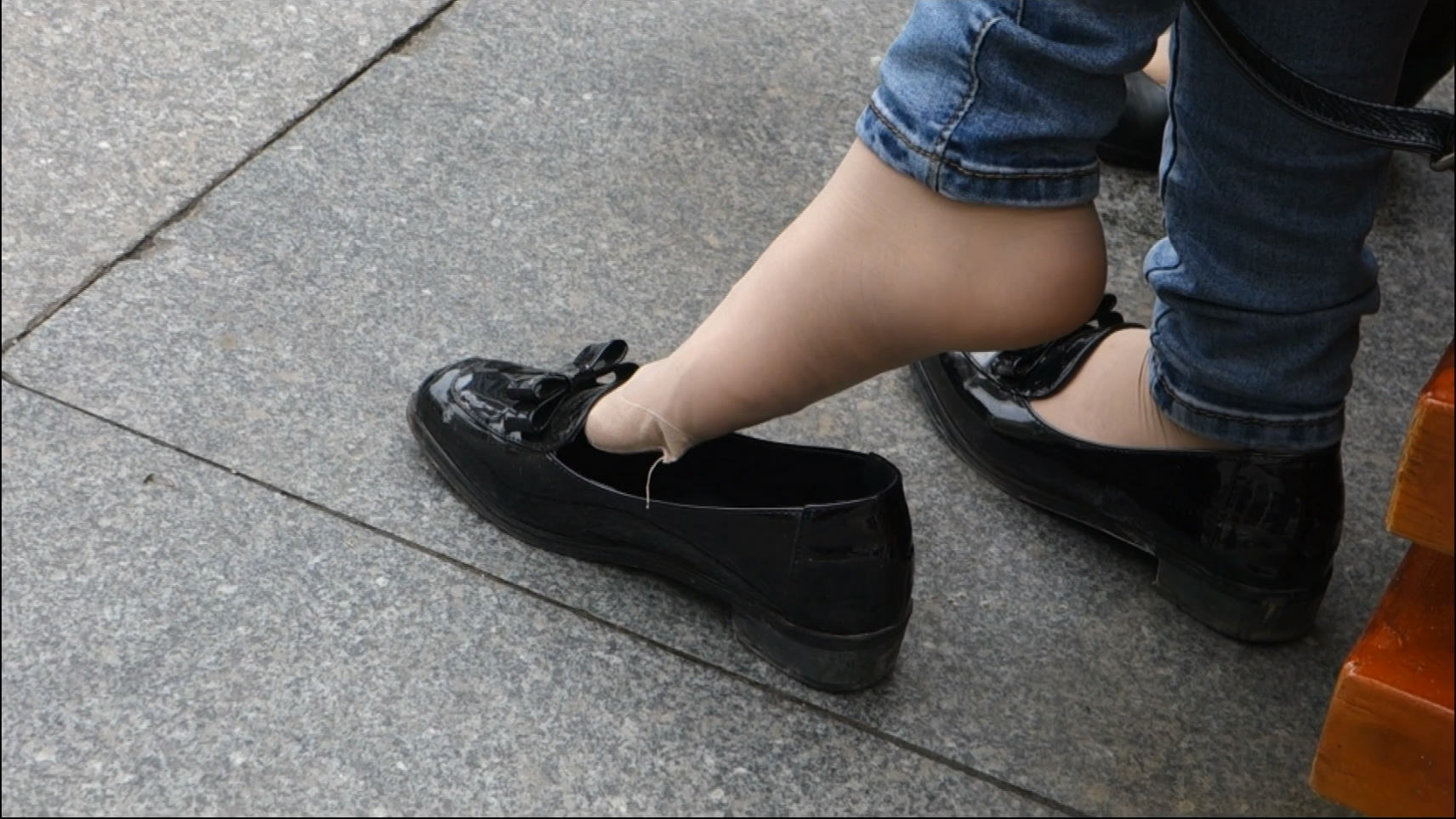 streetsnapnylon[00 02 02][20181203 234226 0]